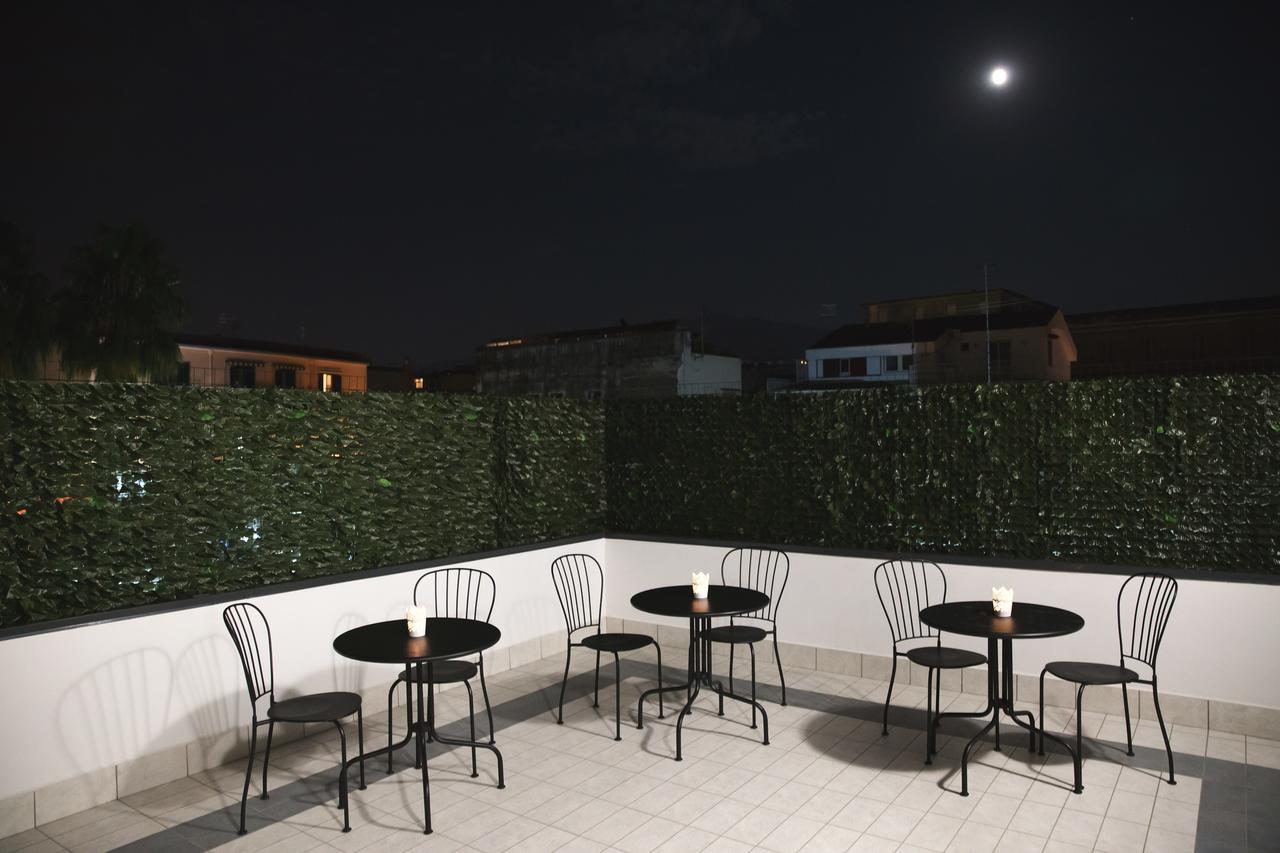 Gleda Rooms Deluxe Помпей Екстериор снимка